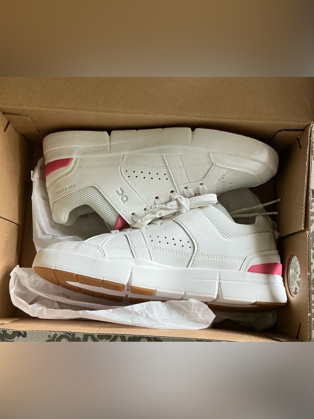 Women’s OnCloud Roger Clubhouse Shoes size 6 - New in box